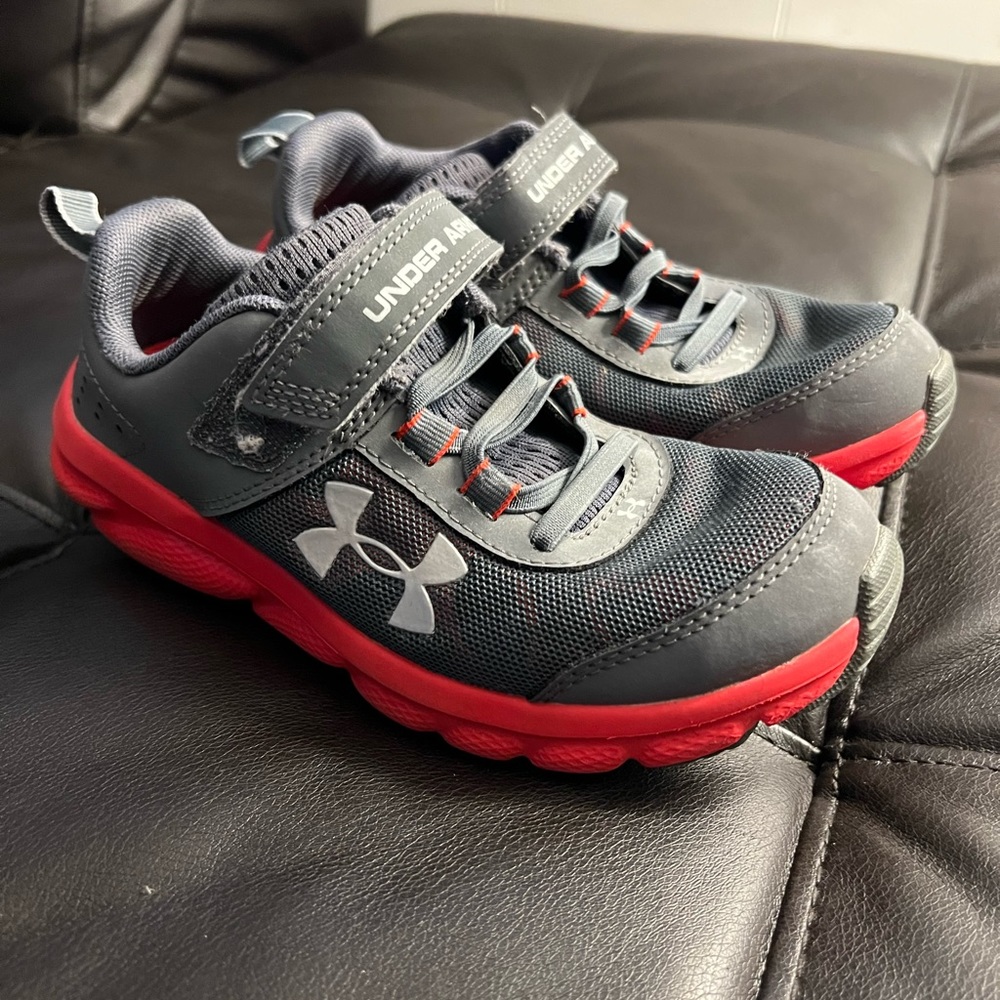 Under armour youth size 1